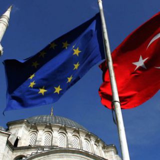 Евросоюз может "заморозить" переговоры о вступлении Турции в сообщество