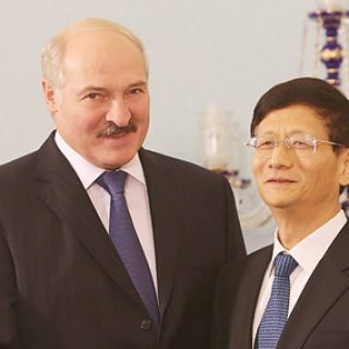 18 августа Минск посетил член Политбюро ЦК Компартии Китая Мэн Цзяньчжу, чтобы обсудить подготовку к визиту Александра Лукашенко в Пекин в конце сентября.