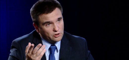 Глава МИД Украины не исключает введение визового режима с Россией