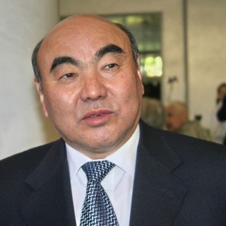 Аскар Акаев