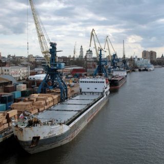 Россия предлагает связать порты Индии через Иран с астраханскими портами