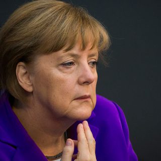 Меркель предпочла бы более жесткие меры в отношении России