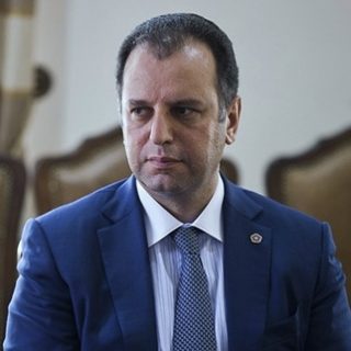 Министр обороны Армении Виген Саргсян рассказал о сотрудничестве с Москвой и НАТО и путях решения карабахского конфликта.