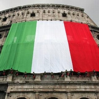 В очередной раз Италия движется к краю. На этот раз кризис в финансовой системе страны может перекинуться с итальянских банков на остальную еврозону, пишет Скотт Б. Макдональд в статье для National Interest.