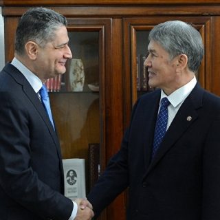 Президент Киргизии и глава ЕЭК обсудили снятие барьеров в ЕАЭС