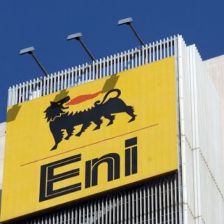 Итальянская компания Eni стала первой из крупных европейских клиентов «Газпрома», кто выразил готовность перенести точку сдачи газа по действующему контракту на новый маршрут в обход Украины — с севера на юг.