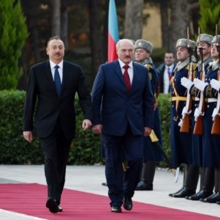 Поручение Лукашенко найти альтернативных поставщиков нефти звучит как сигнал Москве о необходимости разрешения энергетического спора.