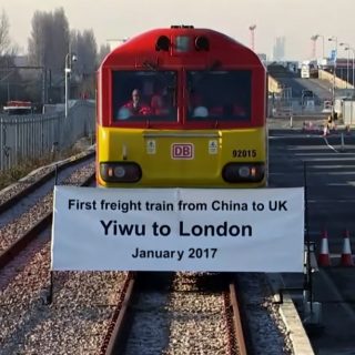 Первый товарный поезд из Китая, который, преодолев почти 12 тыс. км, достиг Лондона после 18 дней путешествия через всю Евразию.