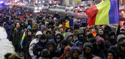 Самые масштабные за 25 лет протесты в Румынии, вызванные попыткой властей частично декриминализовать коррупцию, заставили президента Клауса Йоханниса принять меры, чтобы успокоить население.