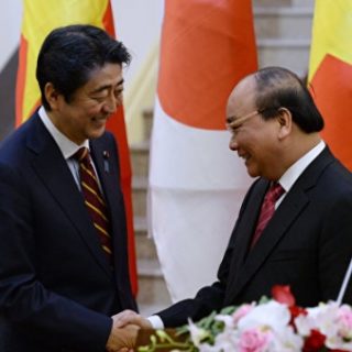 Япония становится важнейшим экономическим контрагентом Вьетнама и одной из его опор в сдерживании «морской экспансии» Китая в регионе.
