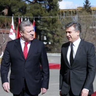 В Тбилиси с официальным визитом побывал глава правительства Армении Карен Карапетян, которого очень тепло встретил премьер-министр Грузии Георгий Квирикашвили.