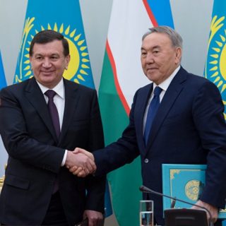 Президенты Узбекистана и Казахстана Шавкат Мирзиеев и Нурсултан Назарбаев