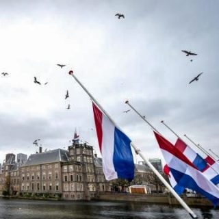 По итогам прошедших 15 марта в Нидерландах парламентских выборов правящая праволиберальная Народная партия за свободу и демократию (VVD) сохранила статус ведущей политической силы страны