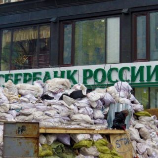 Петр Порошенко ввел на год санкции против пяти работающих в Украине «дочек» российских банков