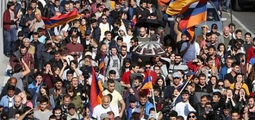 Протестующие в Армении