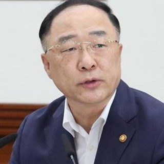 вице-премьер Республики Корея по экономике и министр планирования и финансов Хон Нам Ги